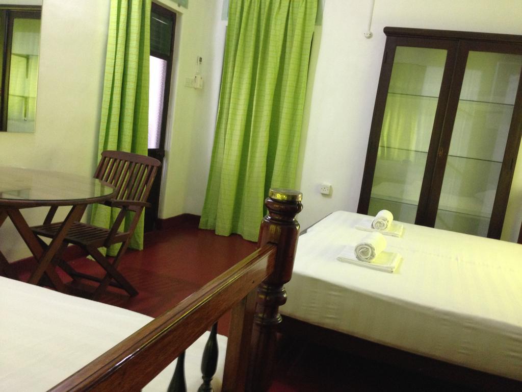Hamilton House Hotel Negombo Szoba fotó